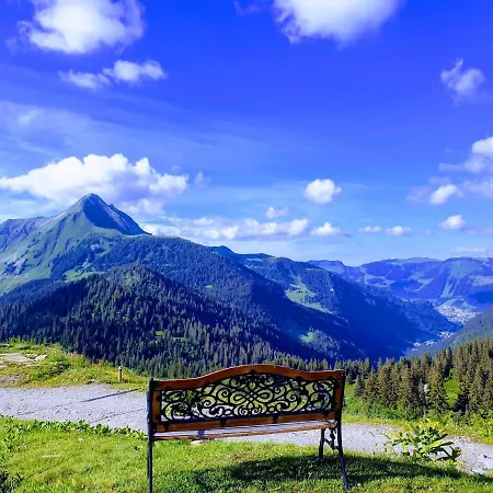 Le Petit Ramoneur Châtel